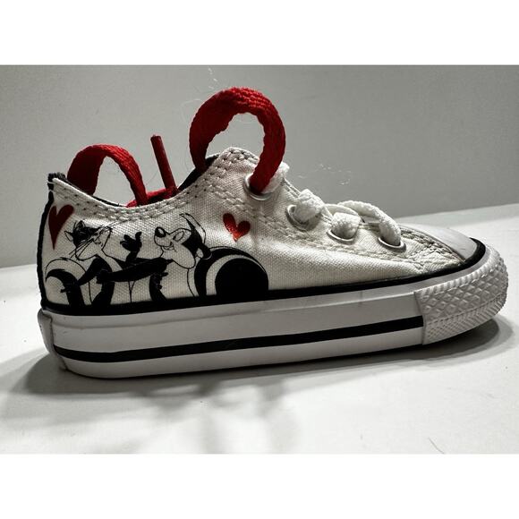 Converse Unisex Pepe Le Pew Sneakers White Black Red Size 5 Infant NWT - Picture 2 of 7